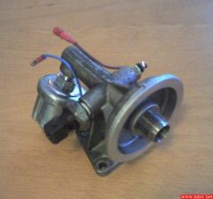 Senders on the oil filter housing