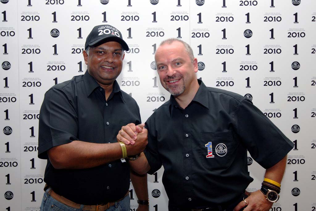 Tony_Fernandes_and_Mike_Gascoyne.jpg