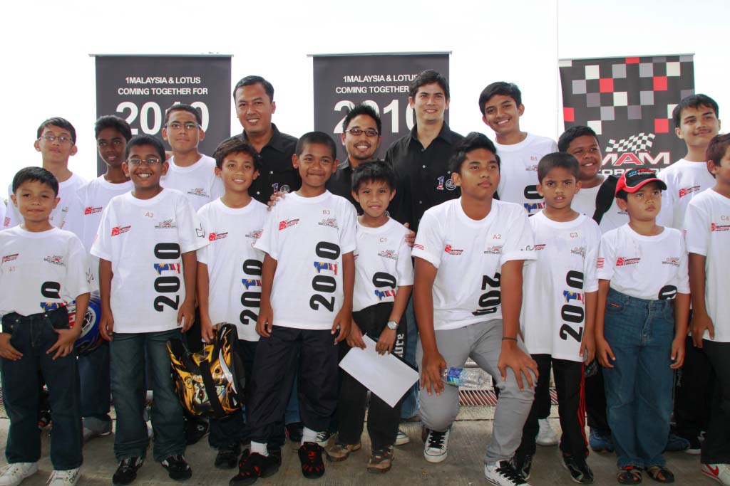 Mia_Riad_Alex_with_young_karters.jpg