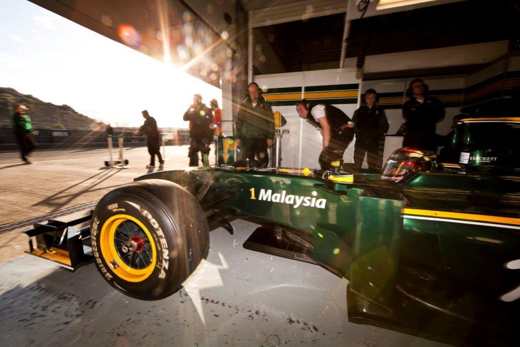 Lotus Racing Jerez Test Day 4 Jarno Trulli in cockpit leavin
