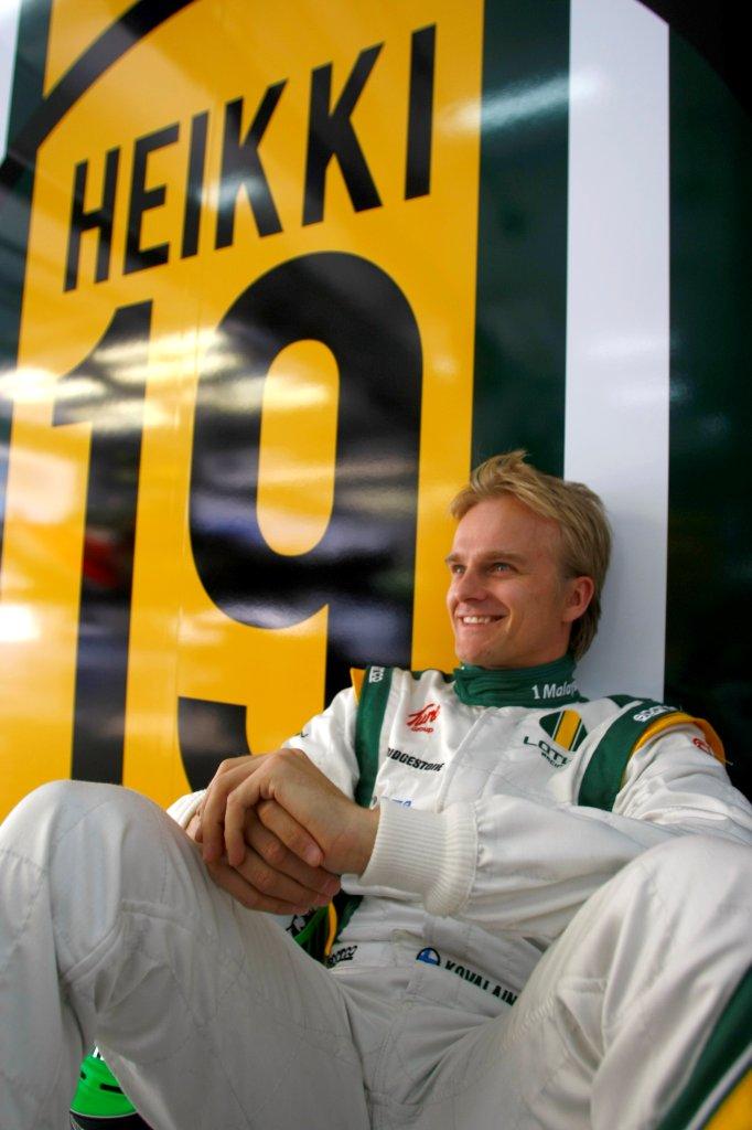 Heikki in Lotus Racing garage in fornt of his pit wall Bahra