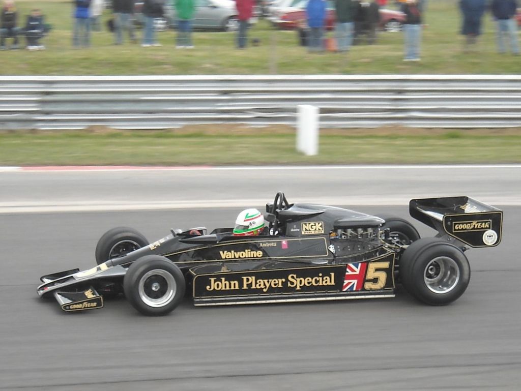 Lotus Type 77