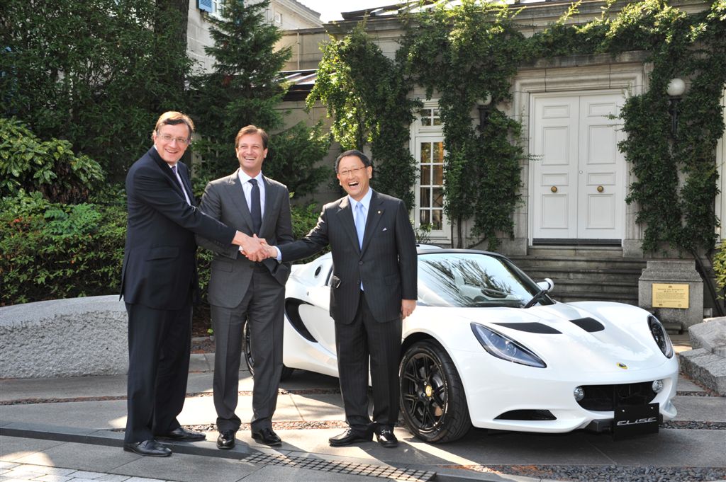 David_Warren_British_Ambassador_to_Japan__left__Dany_Bahar_and_Akio_Toyoda__right__with_the_Lotus_Elise_R_High_Res.jpg