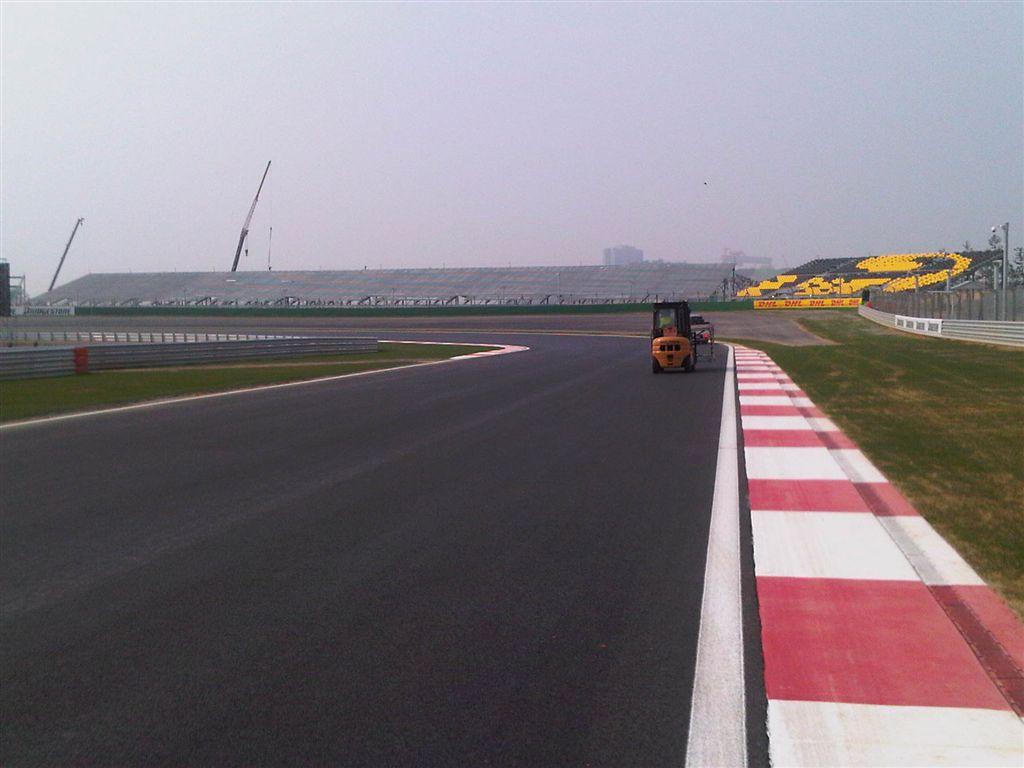 Forklift taking good good line into T11.jpg