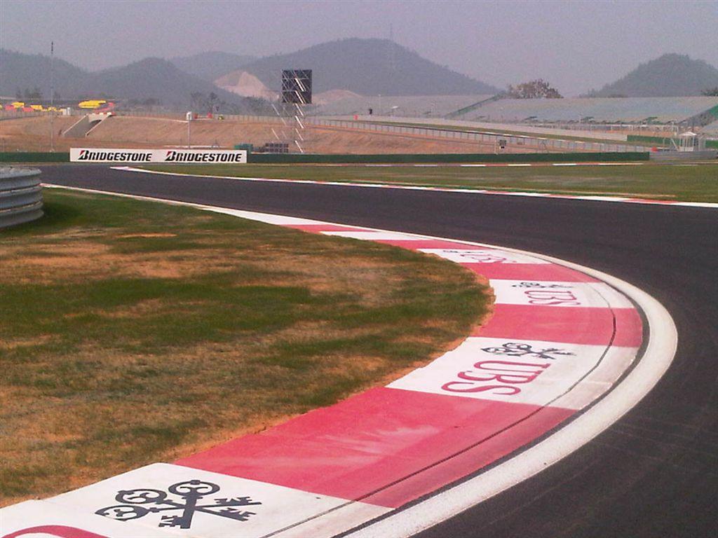 From turn 4 looking down to turn 5.jpg