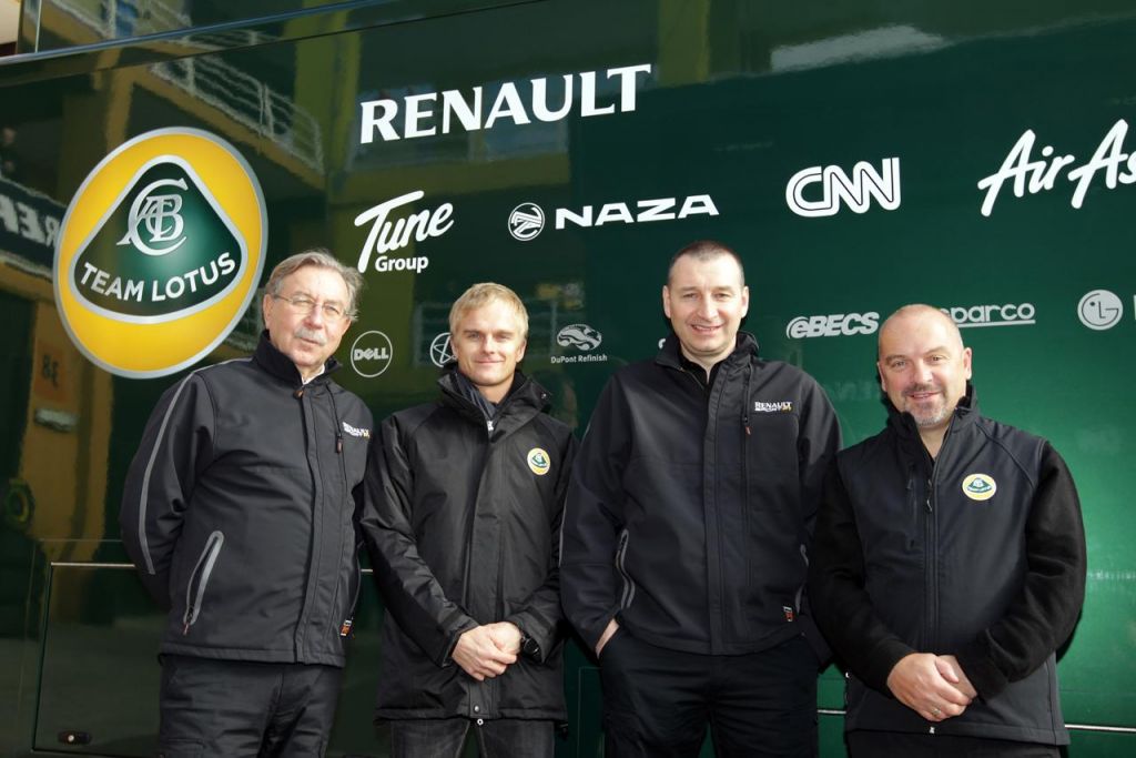 5407419981_667e424f20 Team Lotus and Renault Sport F1_O.jpg