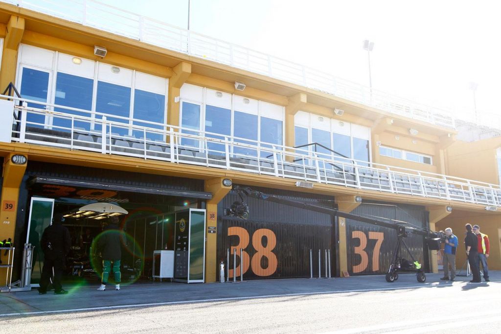 5425165807_e840540201 Team Lotus garage in Valencia_O.jpg