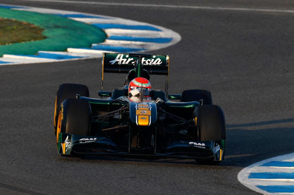 5433745432_cfc12e6f1d Jarno pushes on through turn 12_O.jpg