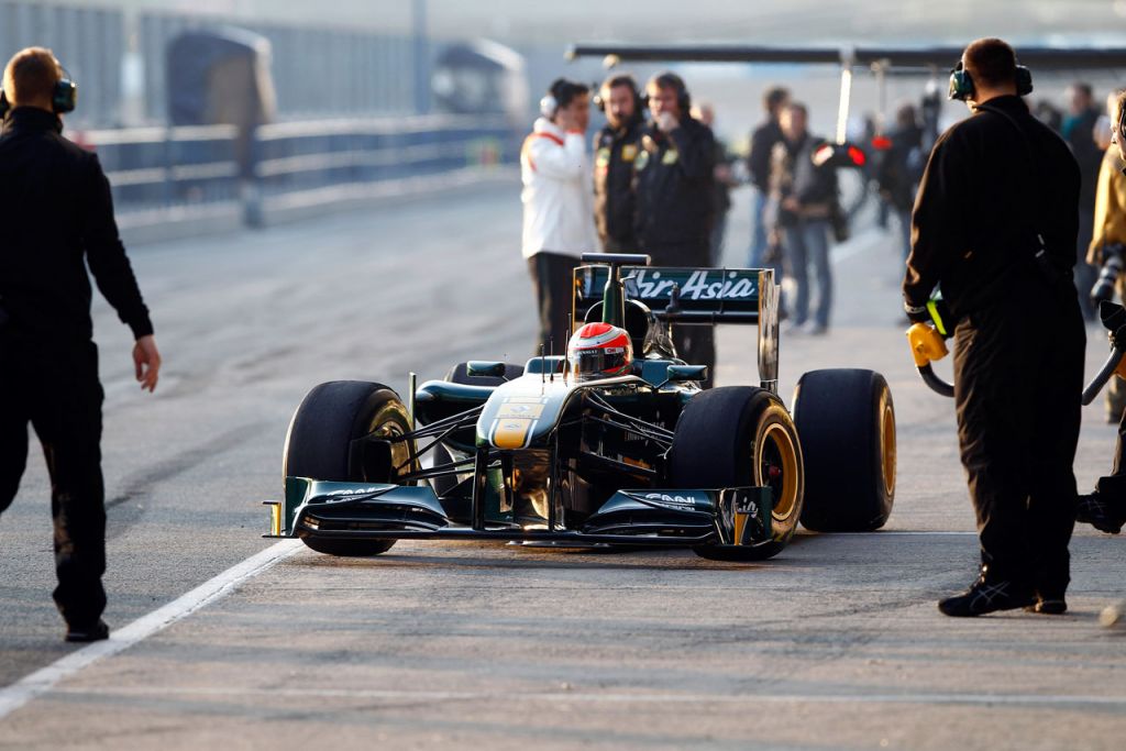 5440597071_5634e4193a Jarno pulling into the garage_O.jpg
