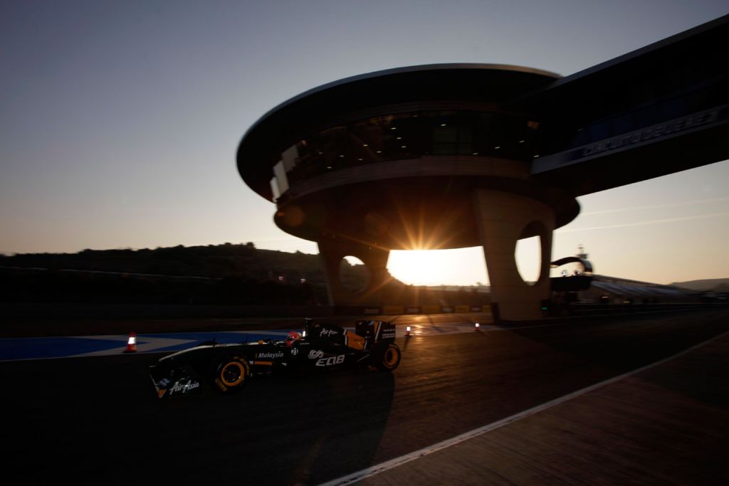 5440596751_608425fa9a As the sun rises Jarno goes to work_O.jpg