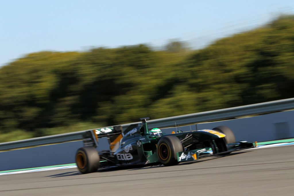 5440605455_343be544f2 Spanish sun suits Team Lotus_O.jpg