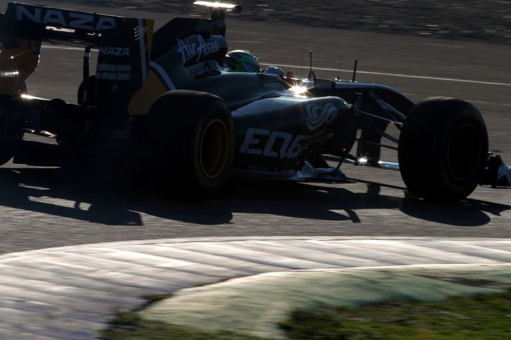 5441213428_913650570f T128 livery glinting in the Spanish sun_O.jpg