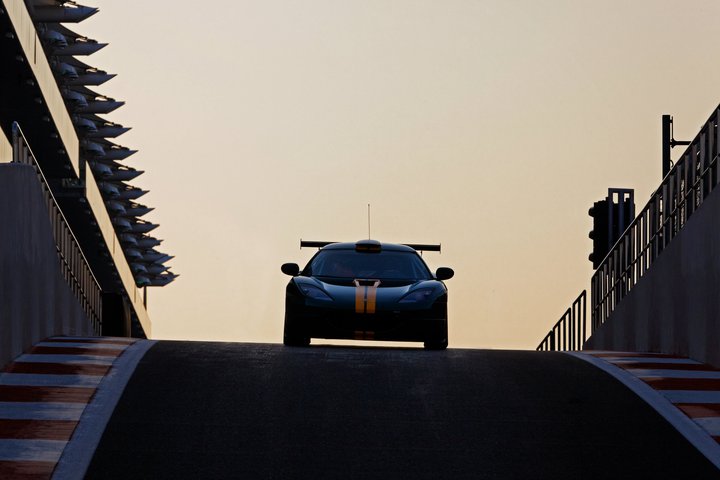 GT4 testing in Abu Dhabi