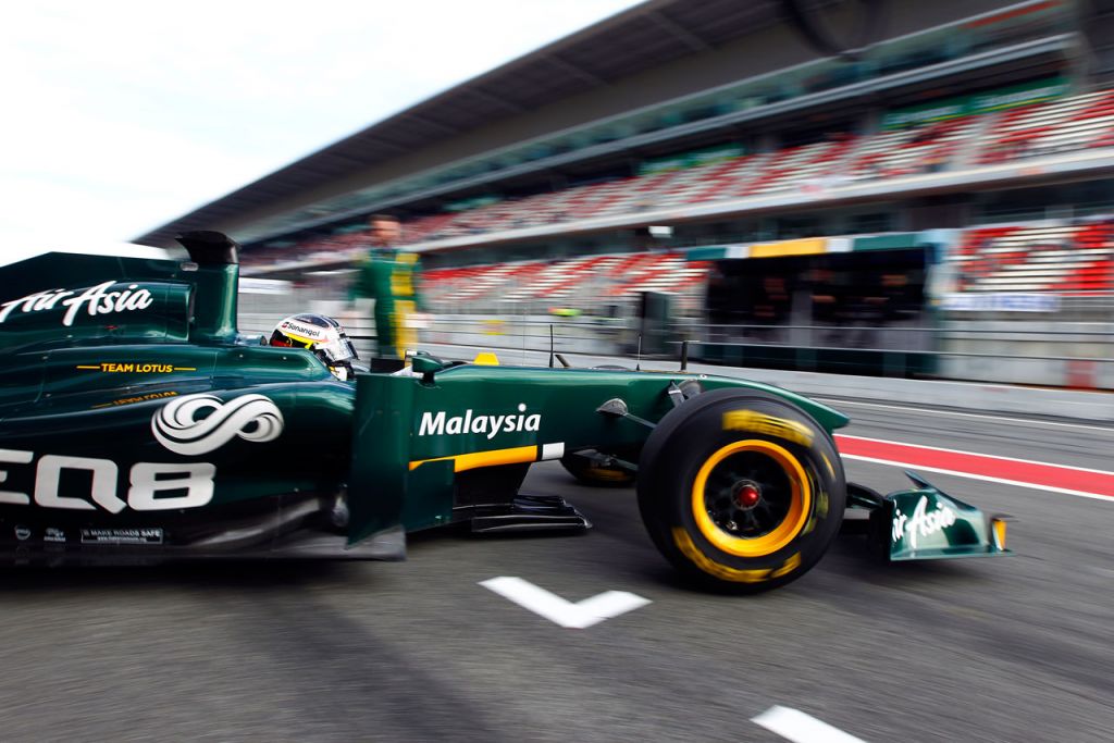 5460979852_57530018b8 Ricardo pulls out into the pitlane_O.jpg