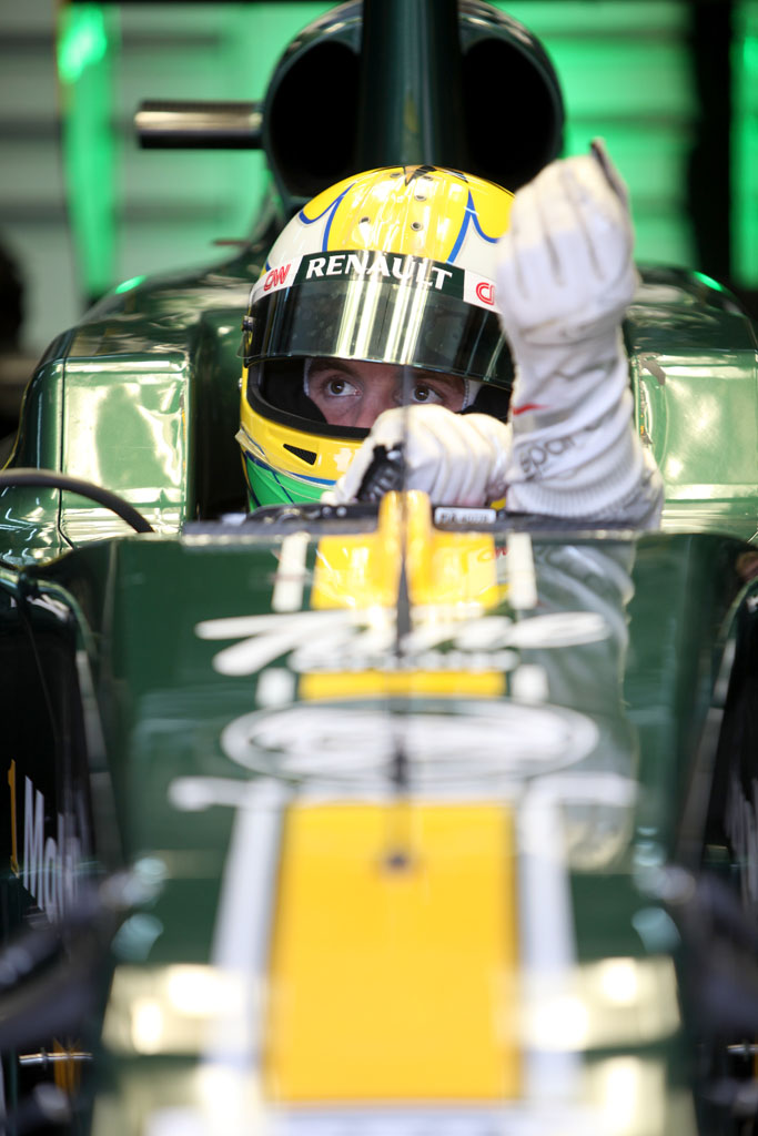 5511560519 fdf55f1f67 Luiz prepares For action O