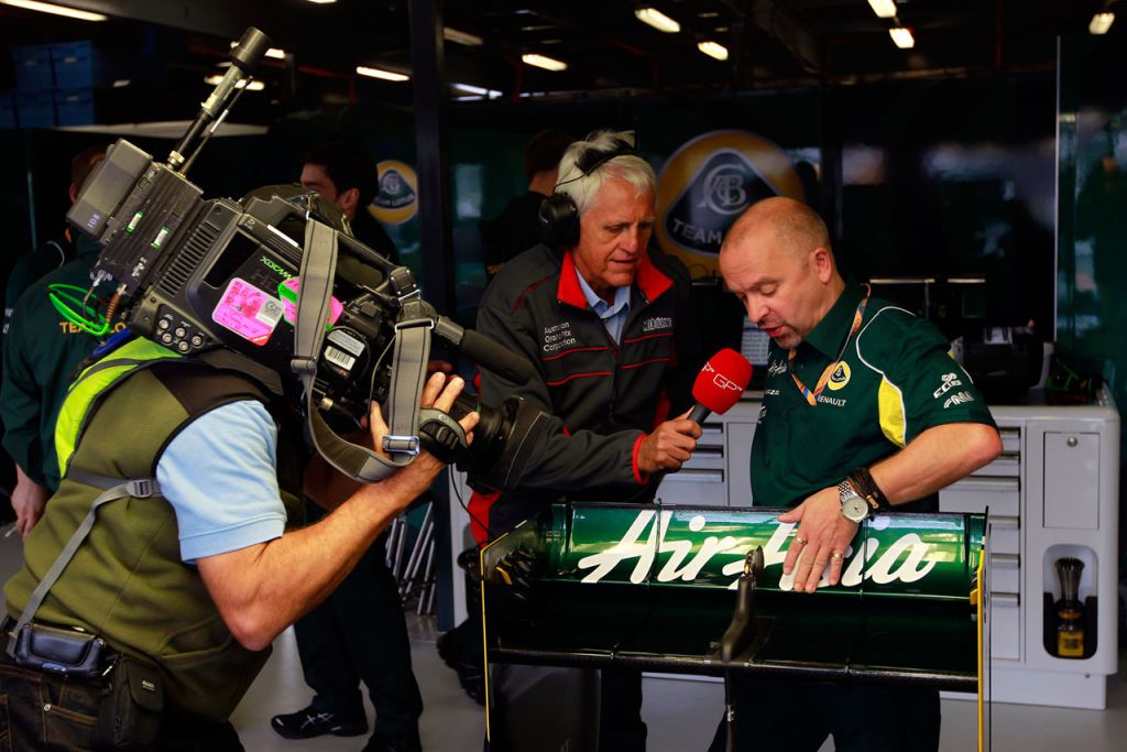 5560431124 c0ea224492 Mike talks through The rear wing O