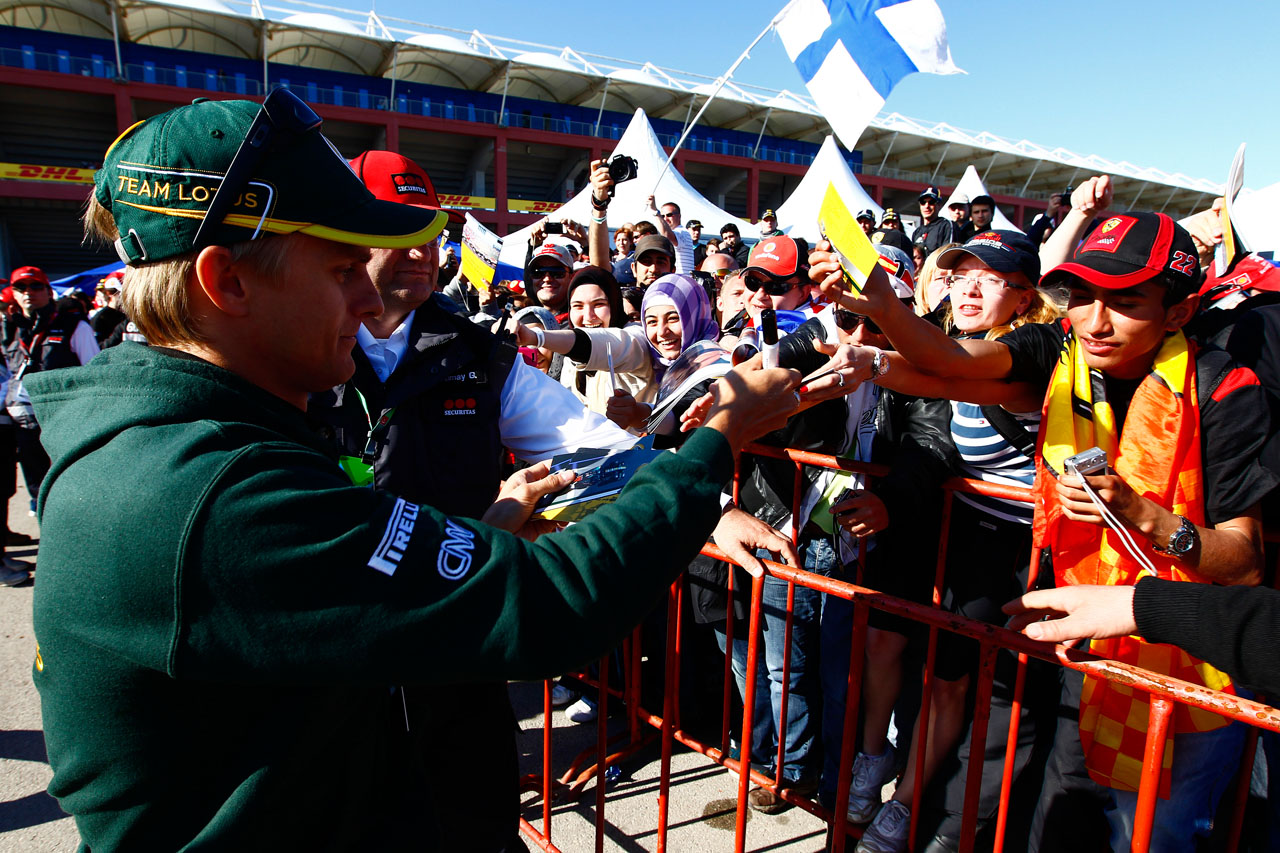 5696077661 ba6f8d25e0 Heikki Kovalainen At The autograph session O