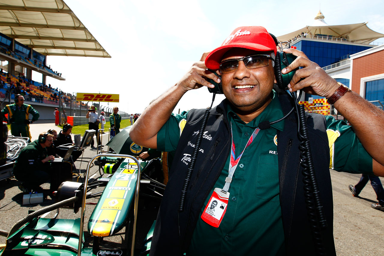 5699705614 e9e2edb5a2 Tony Fernandes On The grid O