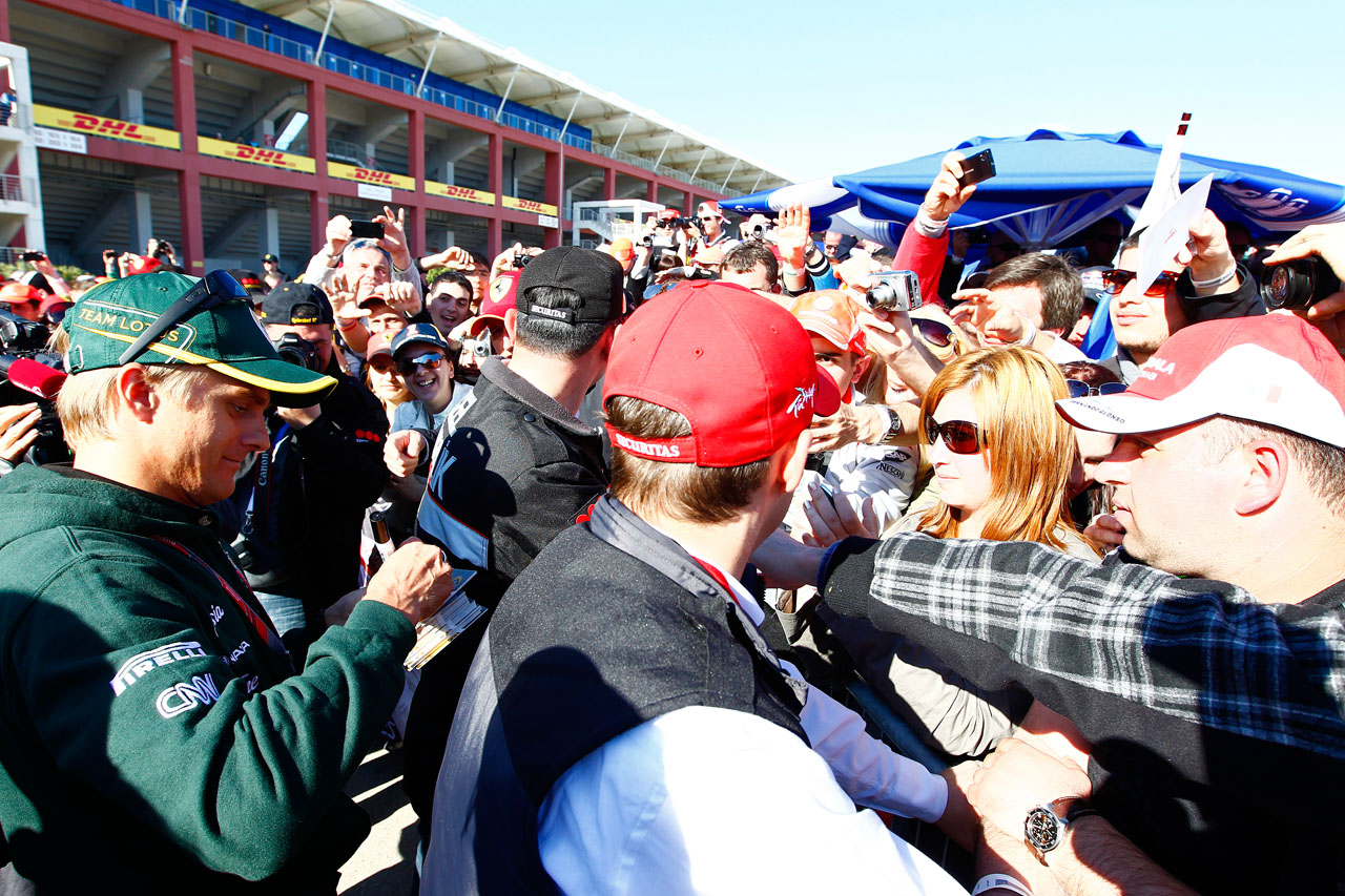 5696652110 7775cd1837 Heikki Kovalainen At The autograph session O