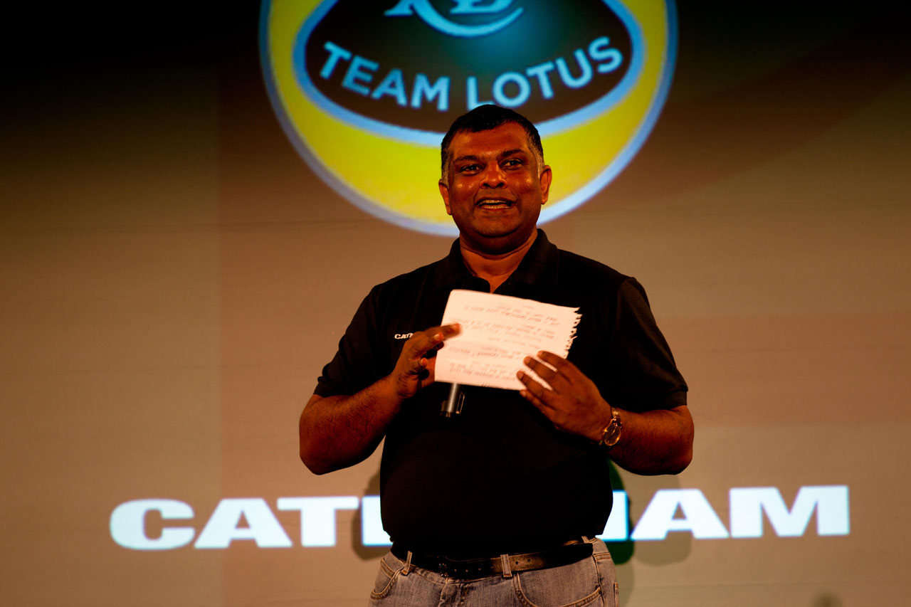 5661998567 48332d3005 Tony Fernandes O