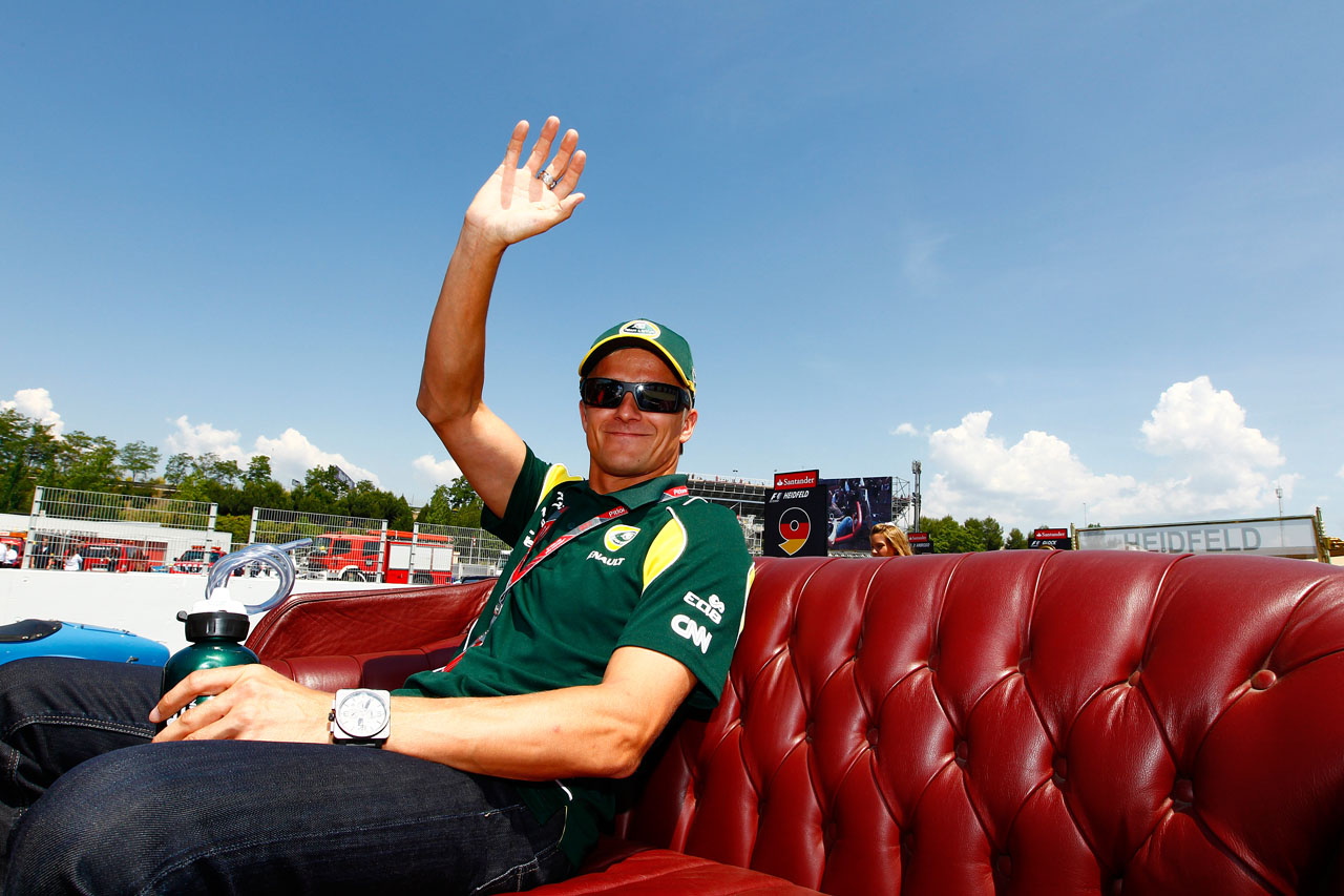 5746497300 86ec5ea55a Heikki Kovalainen O