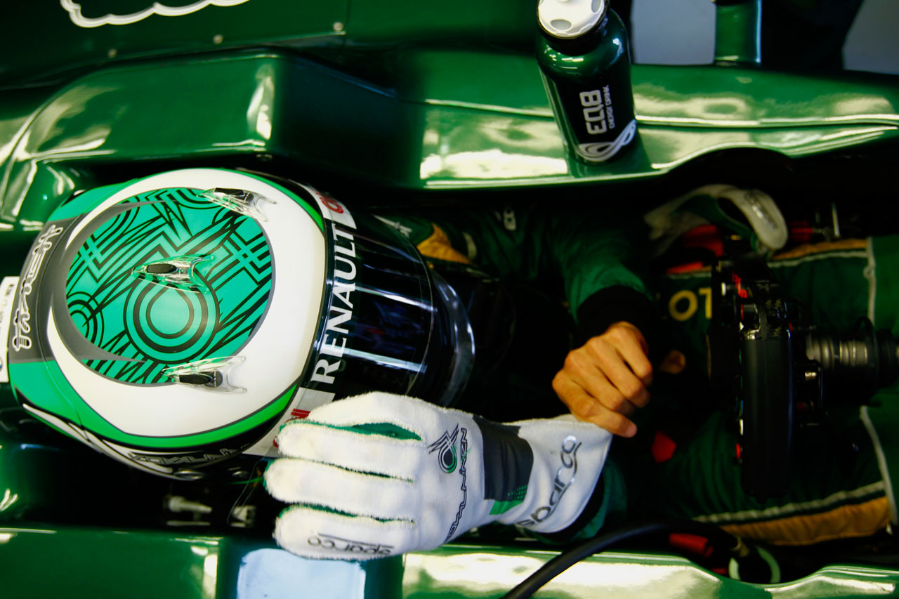 5822083309 e09ca17610 Heikki In The garage during qualifying O