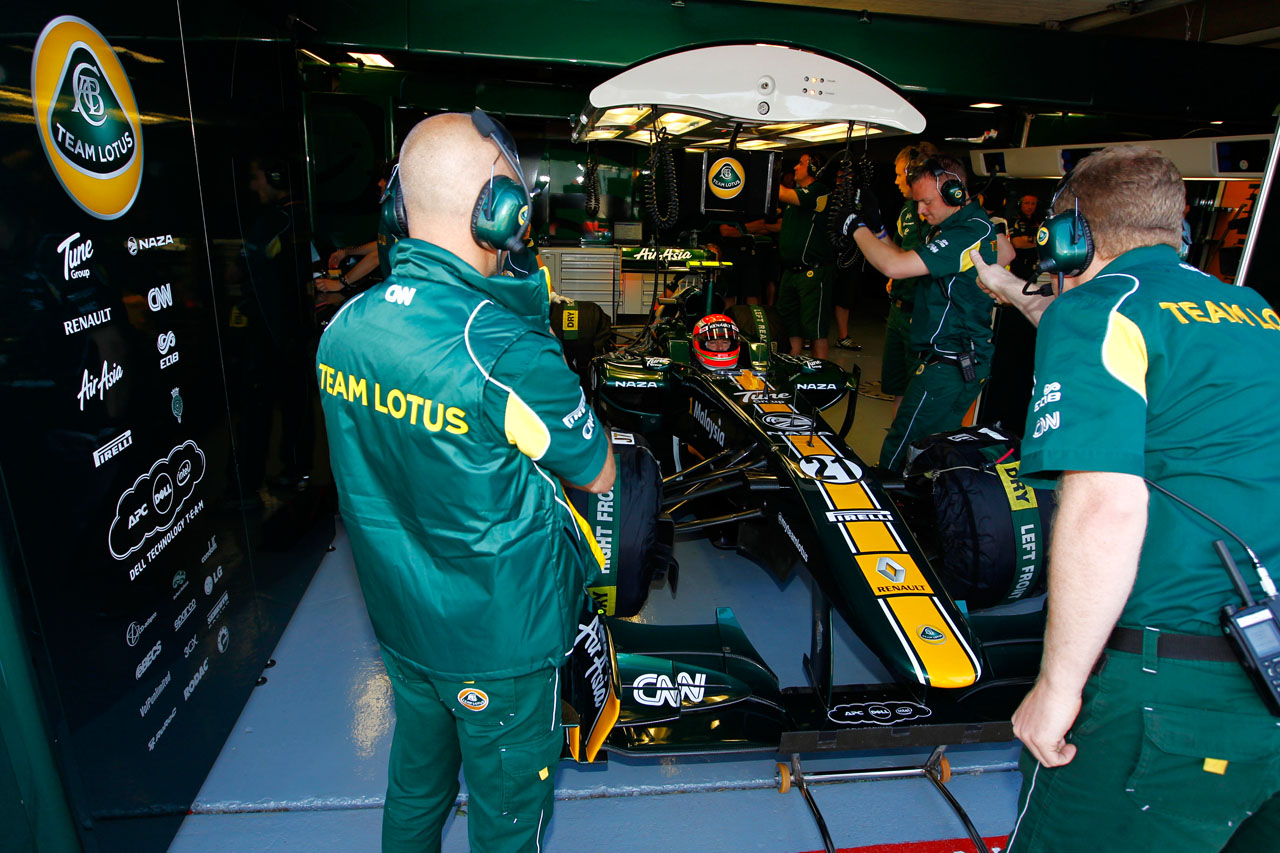 5818878571 ee9a807c0b Jarno Trulli In The pits during FP1 O