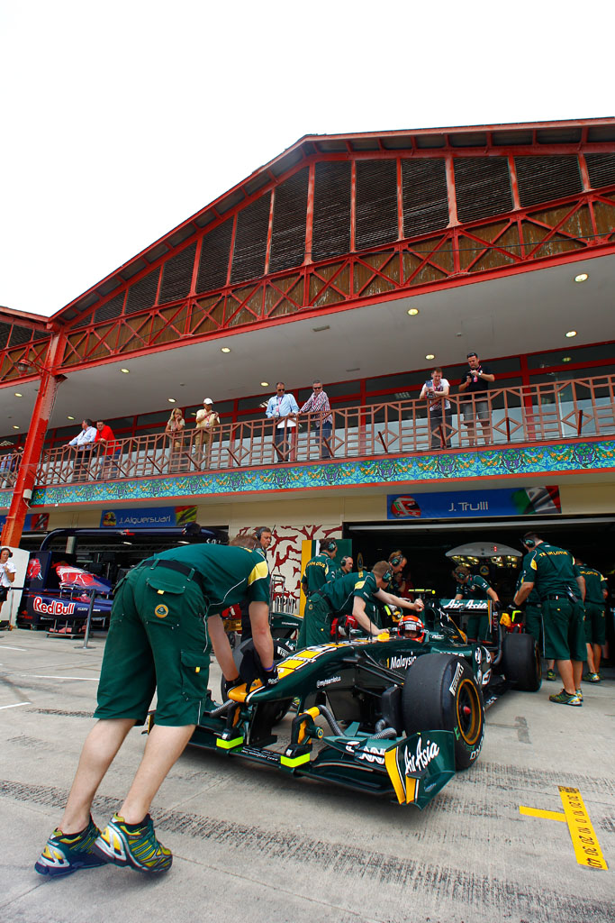 5866897442 09850dd826 Jarno Trulli In The pits during FP2 O