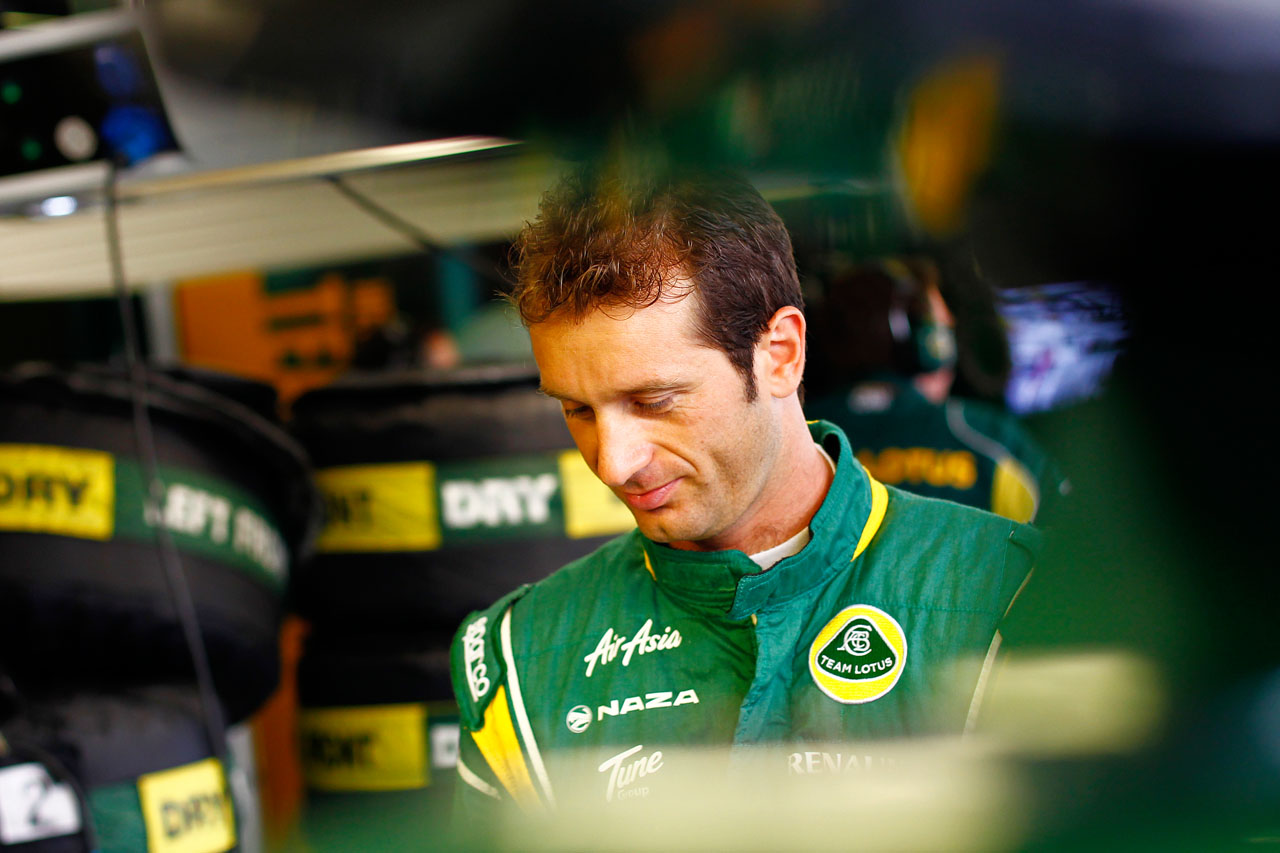 5866349865 cc4630bced Jarno Trulli In The garage during FP2 O
