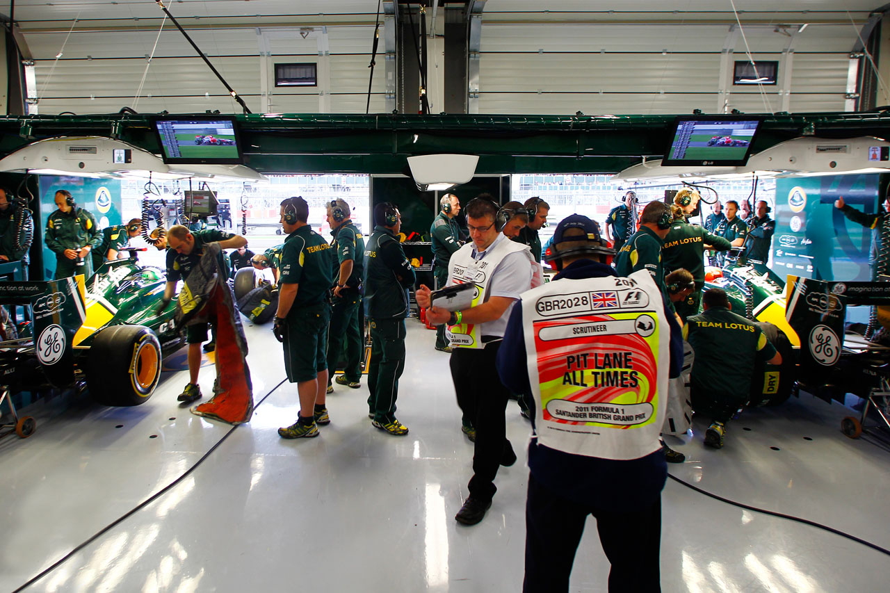 5919086346 5252075a47 In The garage during qualifying O