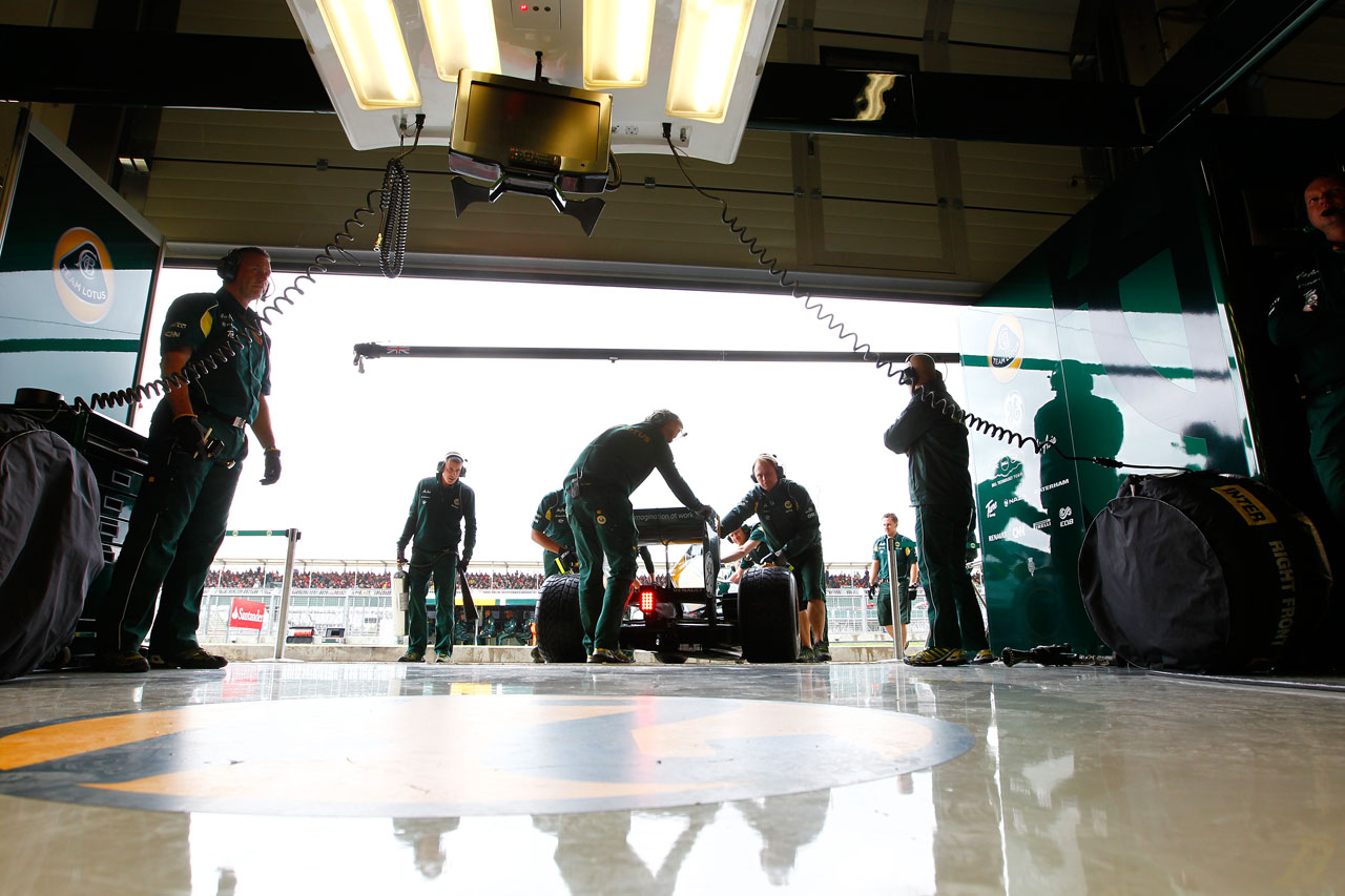 5918096678 3de200cbd0 Jarno Trulli In The garage during FP2 O