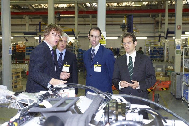 Col. Marco Minicucci   visiting assembly line Lotus Factory Hethel UK.800x 1
