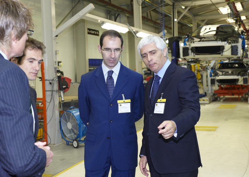 Col. Minicucci And Andrea Manni   Evora Assembly Line   Lotus Factory Hethel UK.800x 1