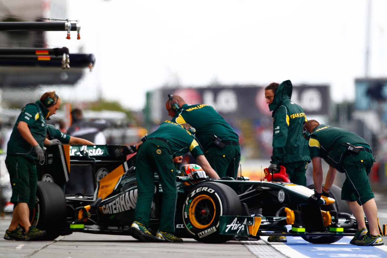 5967041598 ea22e7a1b8 Karun being pushed back into The garage O