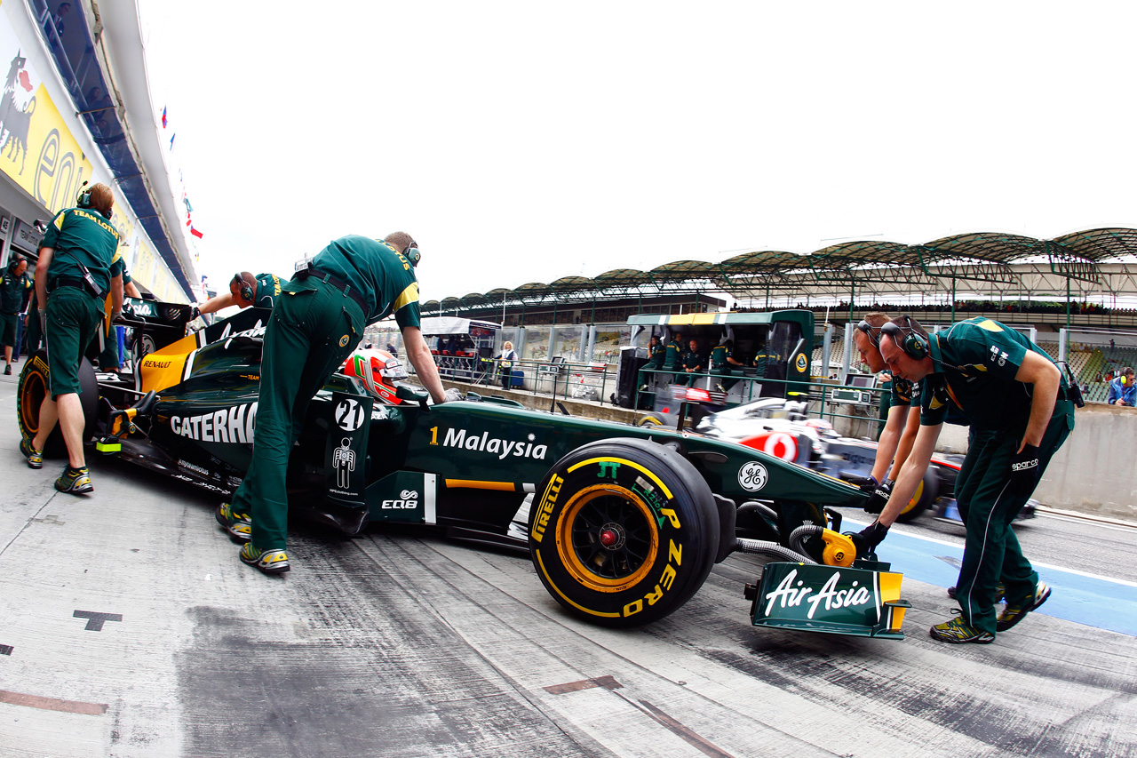 5987052679 796cb5cbd9 Jarno Trulli In The pits during FP1 O