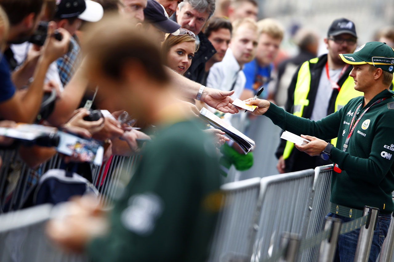 6082028431 7153f06169 Jarno And Heikki during The signing session O