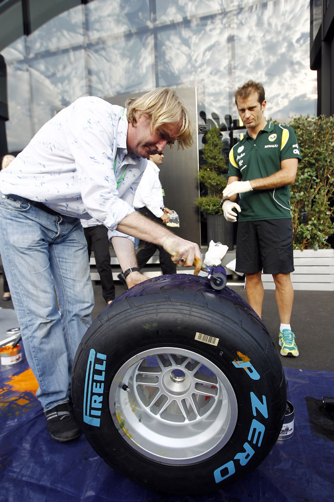 6127663110 342d054ae9 Jarno Trulli painting with A tyre For A Pirelli Art project O