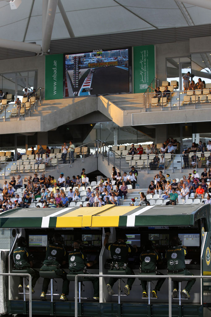 6337639100 17450f874f Team Lotus Pit perch In Abu Dhabi O