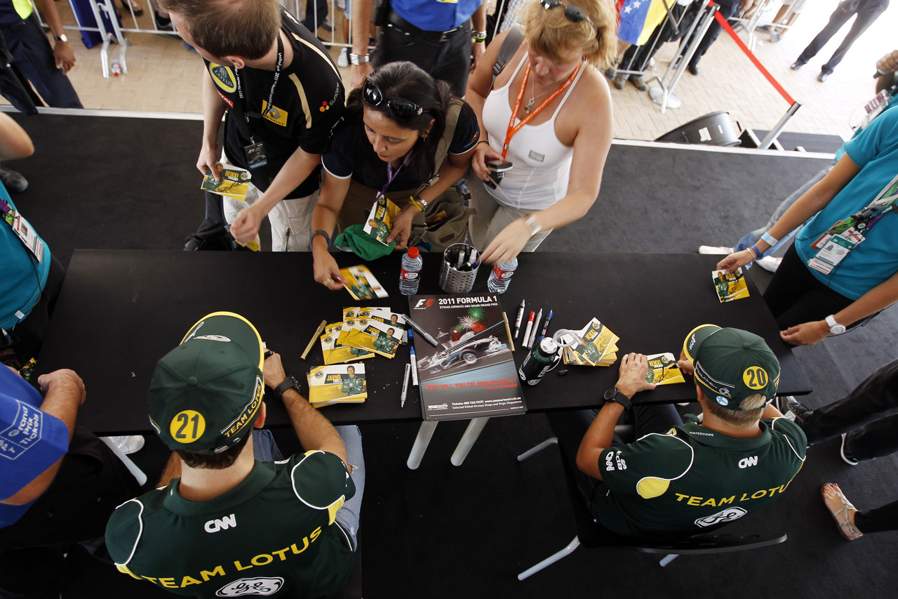 6339337479 494b922359 Jarno And Heikki In The autograph session O