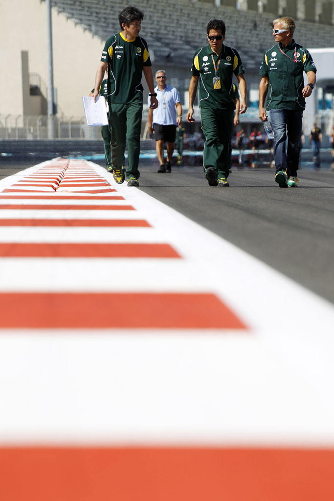 6331092529 95154c421c Heikki On The track walk O