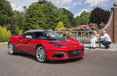 Hazel Chapman and the 100,000th Lotus in 70th celebrations