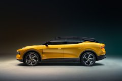 04_Lotus_Eletre_Yellow_Studio_Profile.jpg