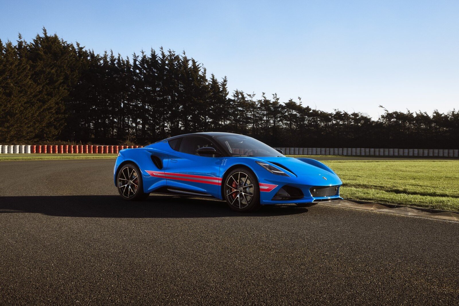 Lotus_Emira_Limited_Inspired_By_Type_86_Front (Large).jpg