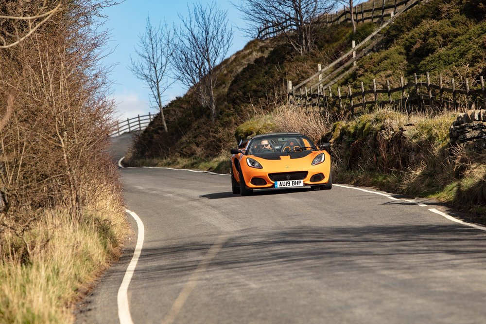 Lotus Elise Cup 250 Autocar Award 2019 [1] (1).jpg