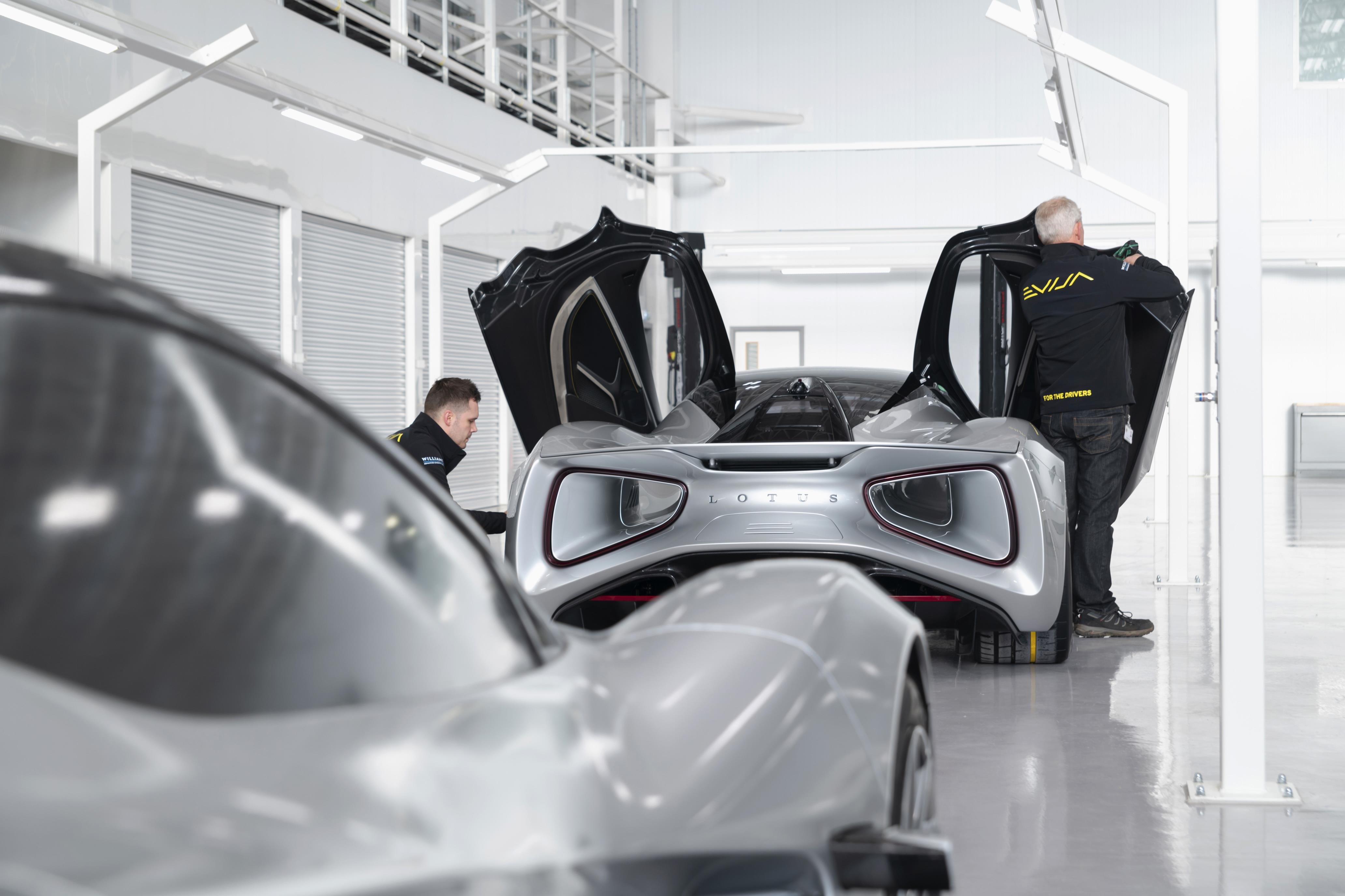 More information about "Lotus Evija PRODUCTION comes alive"