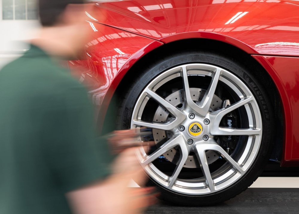 Lotus slashes servicing costs1.jpg