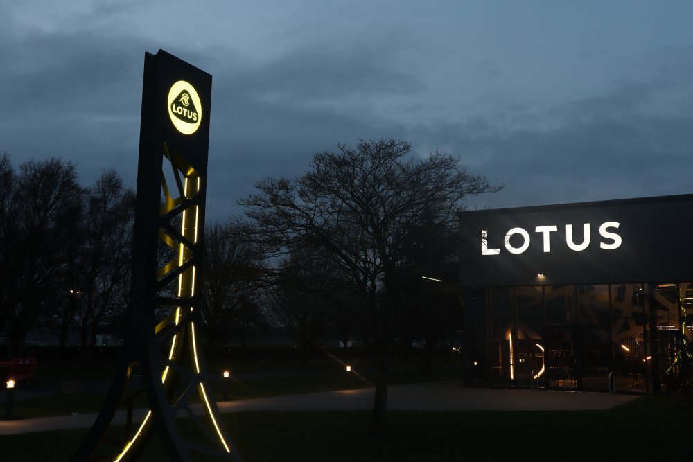 LotusRetailIdentityDesignStudio1.JPG