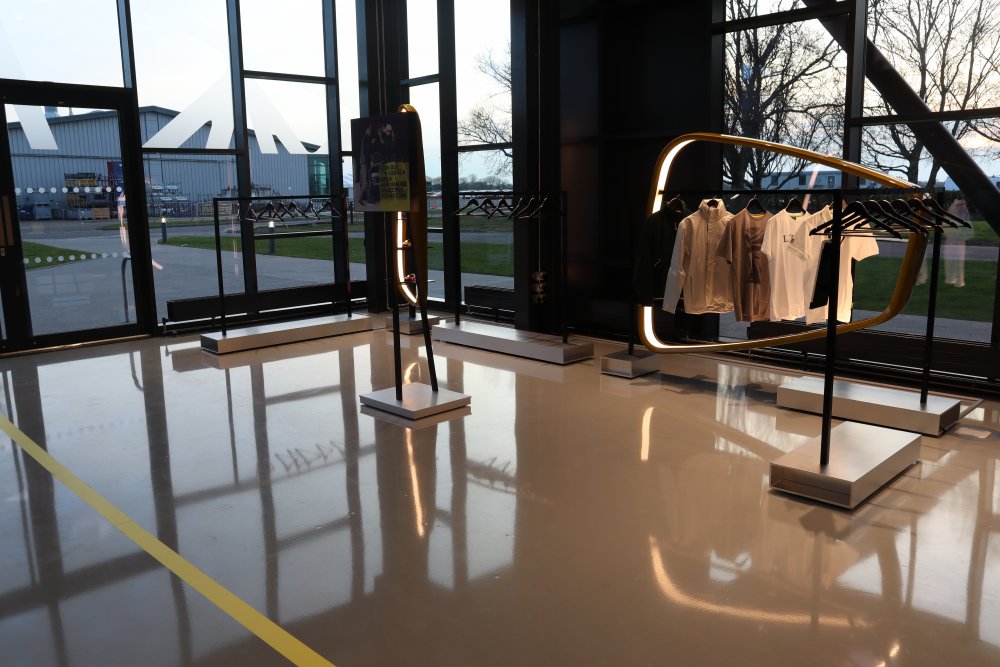 LotusRetailIdentityDesignStudio3.JPG