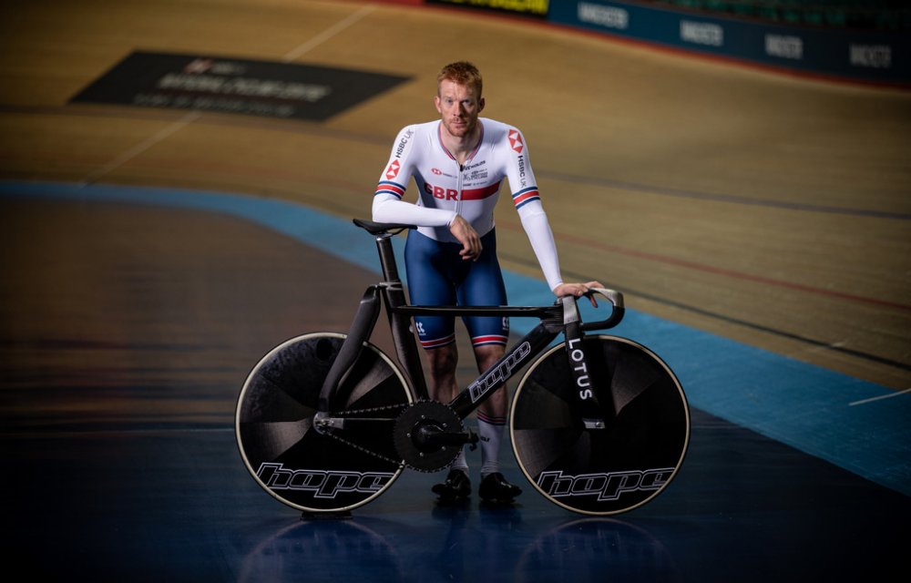 Ed-Clancy-and-the-Hope-Lotus-track-bike.jpg