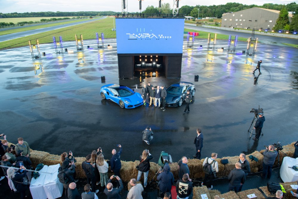 Lotus-Emira-unveiling_2.jpg